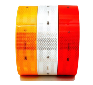 Heavy Vehicle Molded Rubber Wheel Chock with Integrated Grip Handle - Safety Mart Rajkot